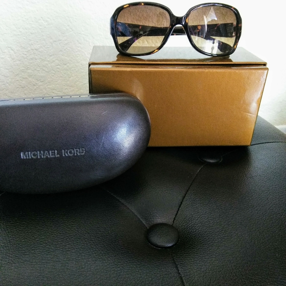 🍁🍂SALE🍁🍂Michael Kors logo sunglasses